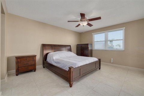 Condo in Belleair Bluffs, Florida, 2 bedrooms  № 2143172 - photo 14