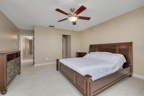 Condo in Belleair Bluffs, Florida, 2 bedrooms  № 2143172 - photo 15