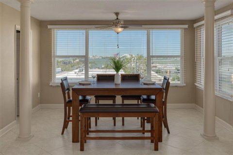 Condo in Belleair Bluffs, Florida, 2 bedrooms  № 2143172 - photo 12