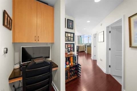 Condo in Tampa, Florida, 2 bedrooms  № 1789979 - photo 4