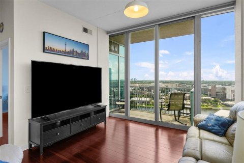Condo in Tampa, Florida, 2 bedrooms  № 1789979 - photo 8