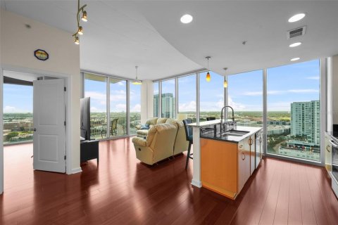 Condo in Tampa, Florida, 2 bedrooms  № 1789979 - photo 5