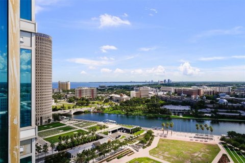 Condo in Tampa, Florida, 2 bedrooms  № 1789979 - photo 14