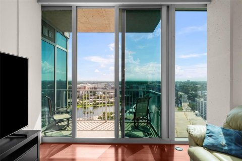 Condo in Tampa, Florida, 2 bedrooms  № 1789979 - photo 9