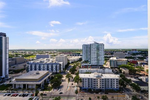 Condo in Tampa, Florida, 2 bedrooms  № 1789979 - photo 15