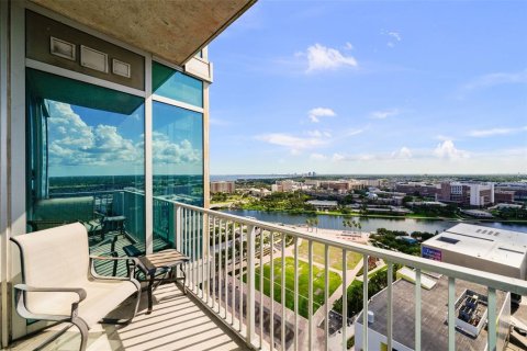 Condo in Tampa, Florida, 2 bedrooms  № 1789979 - photo 12