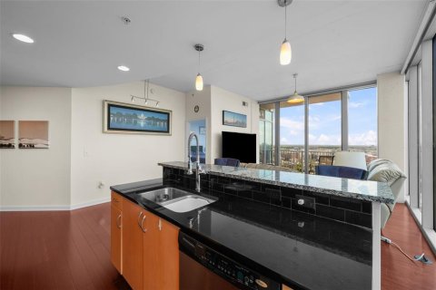 Condo in Tampa, Florida, 2 bedrooms  № 1789979 - photo 21