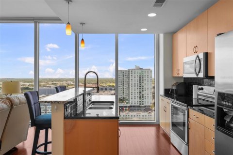 Condo in Tampa, Florida, 2 bedrooms  № 1789979 - photo 18