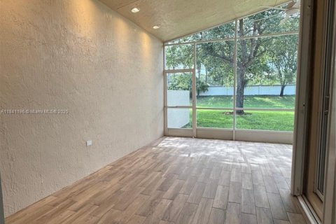 House in Lake Worth, Florida 3 bedrooms, 159.98 sq.m. № 1830353 - photo 23