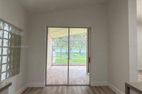 House in Lake Worth, Florida 3 bedrooms, 159.98 sq.m. № 1830353 - photo 8