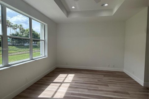House in Lake Worth, Florida 3 bedrooms, 159.98 sq.m. № 1830353 - photo 10