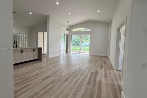 House in Lake Worth, Florida 3 bedrooms, 159.98 sq.m. № 1830353 - photo 3