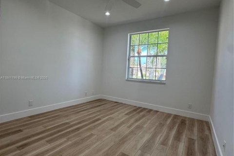 House in Lake Worth, Florida 3 bedrooms, 159.98 sq.m. № 1830353 - photo 15