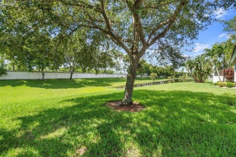 House in Lake Worth, Florida 3 bedrooms, 159.98 sq.m. № 1830353 - photo 29