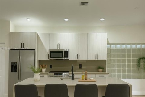 House in Lake Worth, Florida 3 bedrooms, 159.98 sq.m. № 1830353 - photo 7