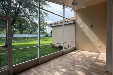 House in Lake Worth, Florida 3 bedrooms, 159.98 sq.m. № 1830353 - photo 25
