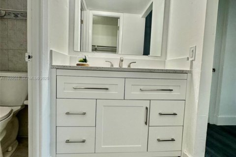 Снять в аренду кондоминиум в Майами, Флорида 2 спальни, 78.5м2, № 1988428 - фото 12