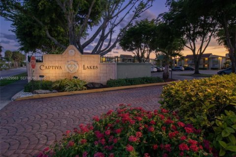 Снять в аренду кондоминиум в Майами, Флорида 2 спальни, 78.5м2, № 1988428 - фото 1