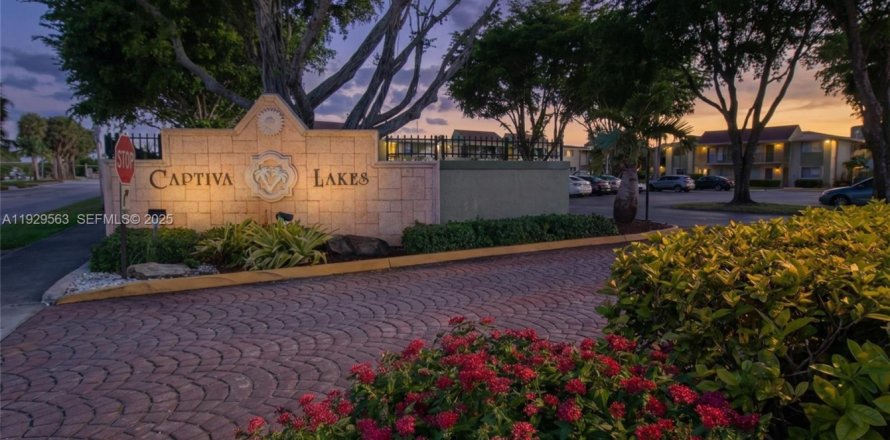 Кондоминиум с 2 спальнями в Майами, Флорида № 1988428