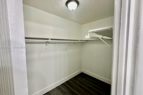 Снять в аренду кондоминиум в Майами, Флорида 2 спальни, 78.5м2, № 1988428 - фото 11