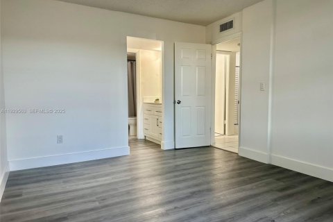 Снять в аренду кондоминиум в Майами, Флорида 2 спальни, 78.5м2, № 1988428 - фото 19