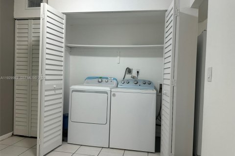 Снять в аренду кондоминиум в Майами, Флорида 2 спальни, 78.5м2, № 1988428 - фото 9