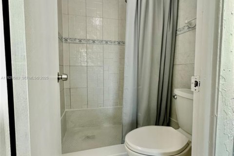 Снять в аренду кондоминиум в Майами, Флорида 2 спальни, 78.5м2, № 1988428 - фото 13