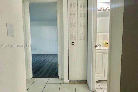 Снять в аренду кондоминиум в Майами, Флорида 2 спальни, 78.5м2, № 1988428 - фото 8