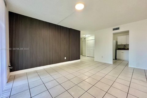 Снять в аренду кондоминиум в Майами, Флорида 2 спальни, 78.5м2, № 1988428 - фото 14