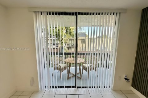 Снять в аренду кондоминиум в Майами, Флорида 2 спальни, 78.5м2, № 1988428 - фото 3