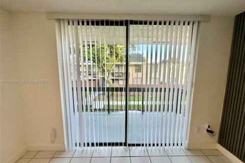 Снять в аренду кондоминиум в Майами, Флорида 2 спальни, 78.5м2, № 1988428 - фото 15