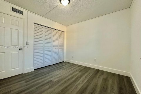 Снять в аренду кондоминиум в Майами, Флорида 2 спальни, 78.5м2, № 1988428 - фото 18