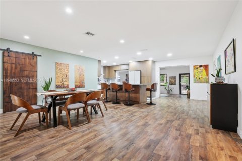 Villa ou maison à vendre à Hollywood, Floride: 4 chambres, 193.79 m2 № 2005356 - photo 12