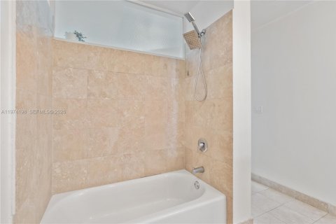 Copropriété à louer à Miami, Floride: 2 chambres, 88.07 m2 № 2042728 - photo 15