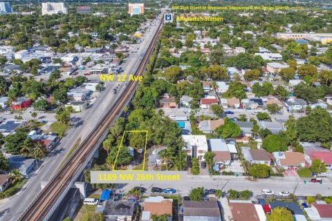 Propiedad comercial en venta en Miami, Florida № 2054700 - foto 11