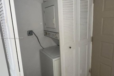 Condo in Doral, Florida, 1 bedroom  № 1816457 - photo 3