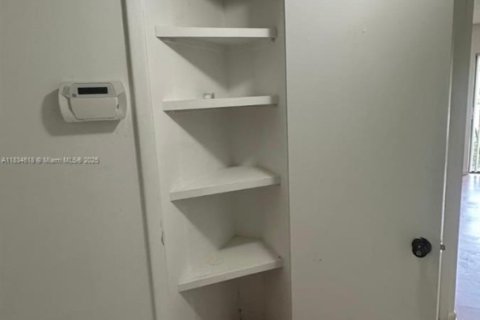 Condo in Doral, Florida, 1 bedroom  № 1816457 - photo 2