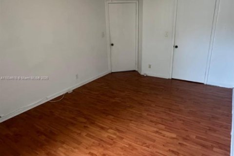 Condo in Doral, Florida, 1 bedroom  № 1816457 - photo 9