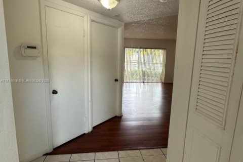 Condo in Doral, Florida, 1 bedroom  № 1816457 - photo 1