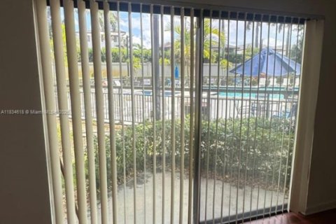 Condo in Doral, Florida, 1 bedroom  № 1816457 - photo 5
