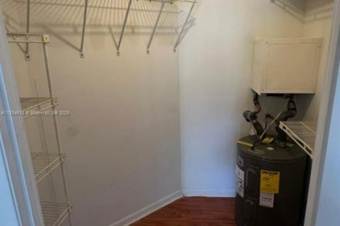 Condo in Doral, Florida, 1 bedroom  № 1816457 - photo 10