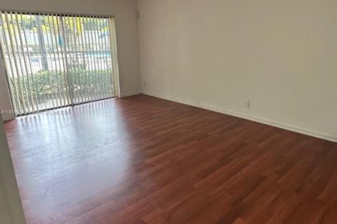Condo in Doral, Florida, 1 bedroom  № 1816457 - photo 4