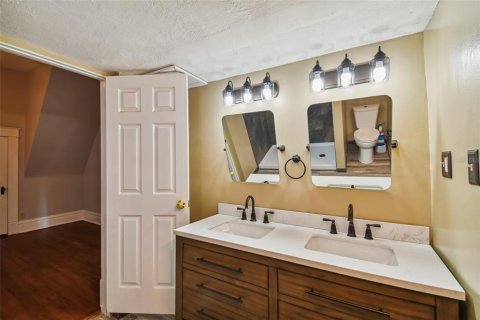 Casa en venta en Zephyrhills, Florida, 3 dormitorios, 234.11 m2 № 1908593 - foto 26