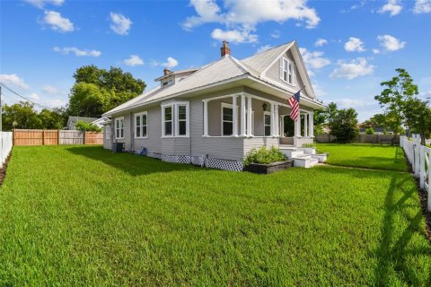 Casa en venta en Zephyrhills, Florida, 3 dormitorios, 234.11 m2 № 1908593 - foto 5