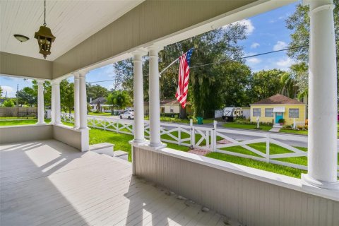 Casa en venta en Zephyrhills, Florida, 3 dormitorios, 234.11 m2 № 1908593 - foto 13