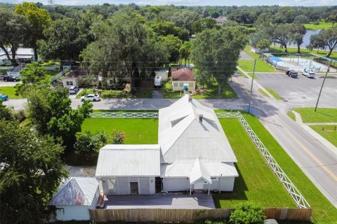 Casa en venta en Zephyrhills, Florida, 3 dormitorios, 234.11 m2 № 1908593 - foto 9