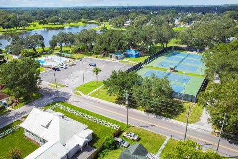 Casa en venta en Zephyrhills, Florida, 3 dormitorios, 234.11 m2 № 1908593 - foto 2