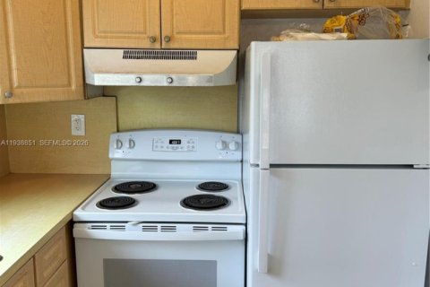 House in Miami, Florida 2 bedrooms, 383.41 sq.m. № 2002251 - photo 11