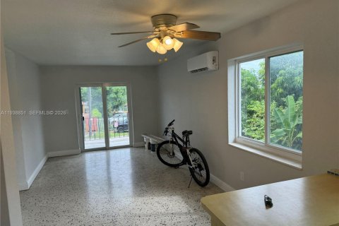 House in Miami, Florida 2 bedrooms, 383.41 sq.m. № 2002251 - photo 16