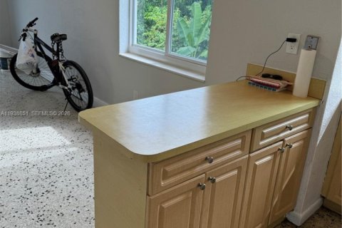 House in Miami, Florida 2 bedrooms, 383.41 sq.m. № 2002251 - photo 17